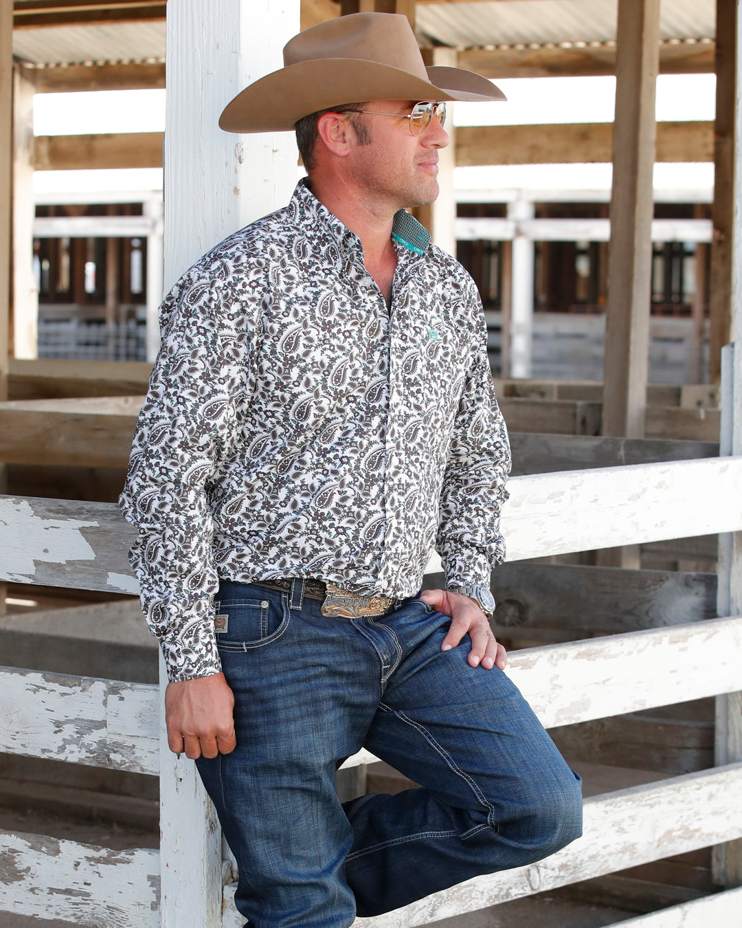 Men's Classic Fit Button-Down Western Shirt