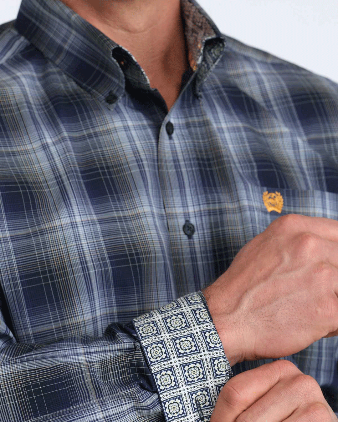 Men's Classic Fit Button-Down Western Shirt