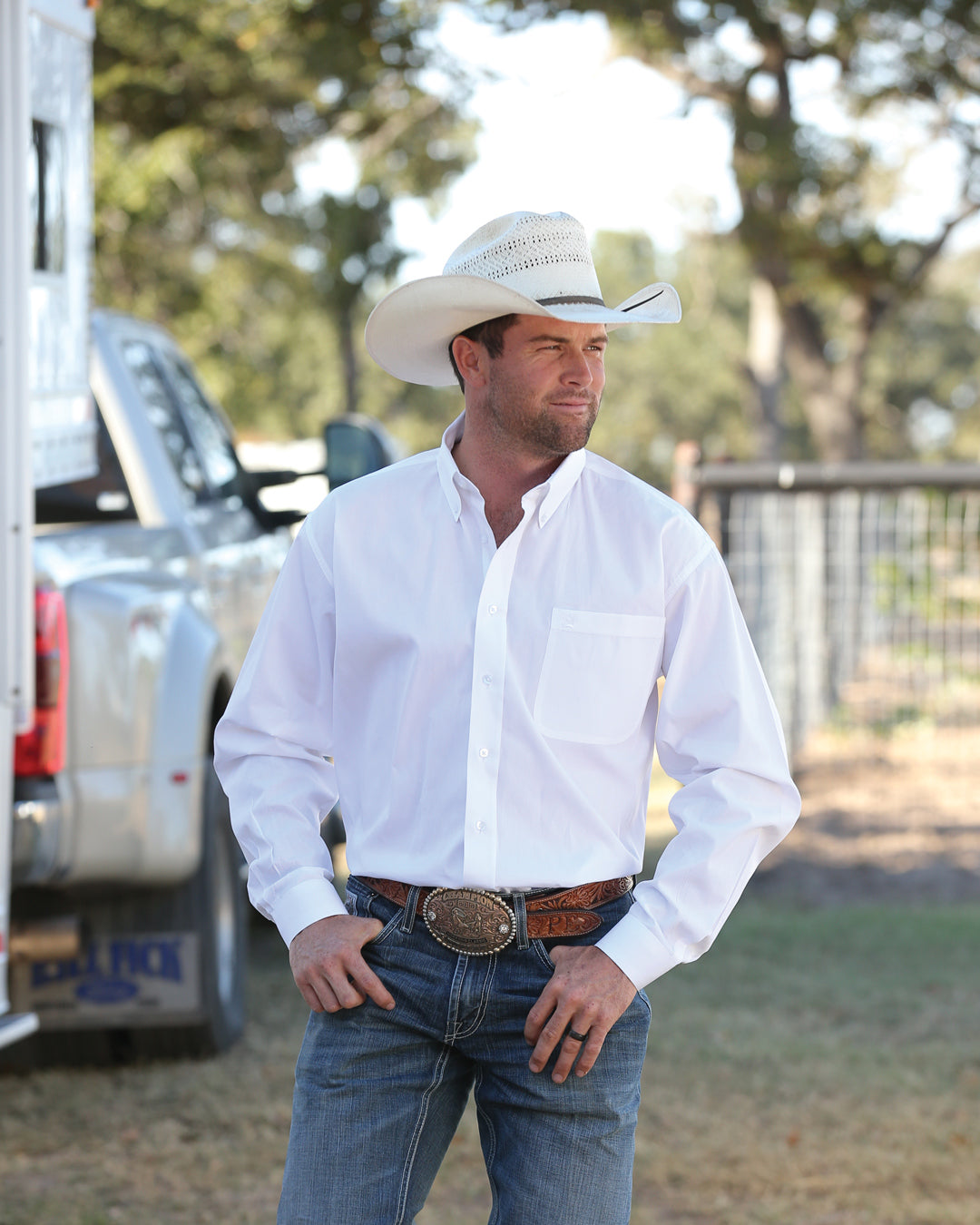 Men's Solid Classic Fit Button-Down Western Shirt