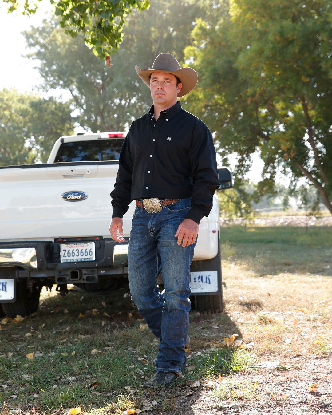 Men's Solid Classic Fit Button-Down Western Shirt