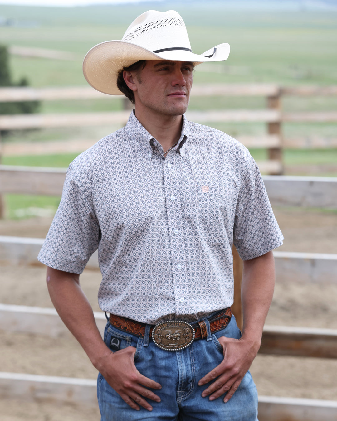 Men's Classic Fit Button-Down Western Shirt